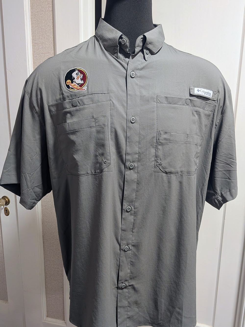 Columbia Men's Short Sleeve Button-Down Shirt — Gray